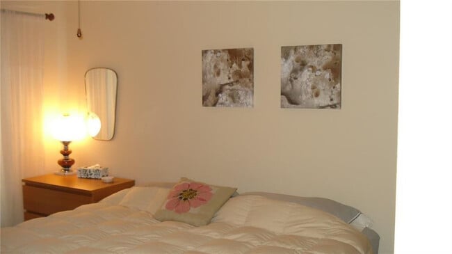 Building Photo - 9000 Jacaranda Ln