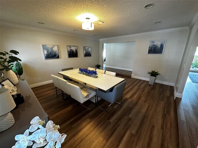 Building Photo - 6860 Calle Del Paz S