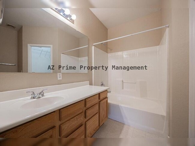 Building Photo - 6426 S Nash Way