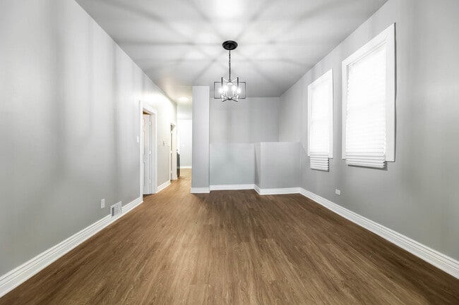 Building Photo - 7917 S Ellis Ave