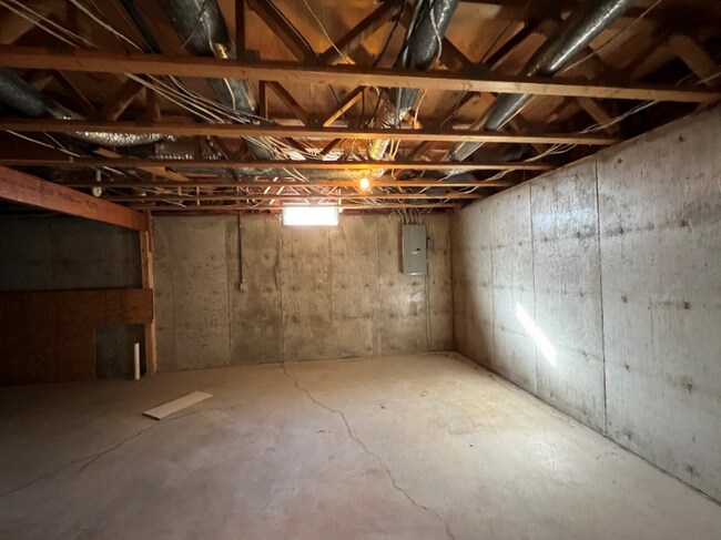 Building Photo - 245 N Shefford St