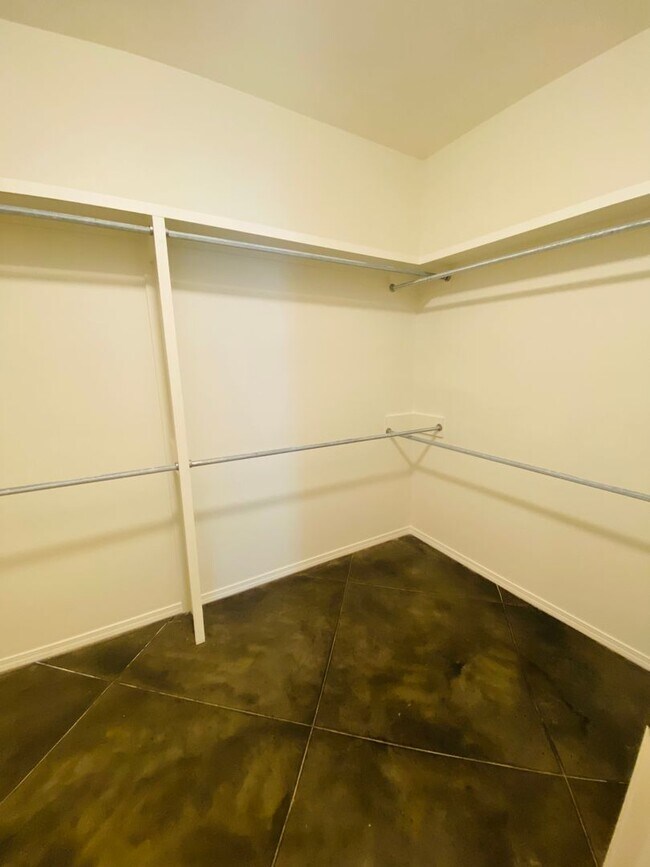 Building Photo - 5614 Gonzaga Ln