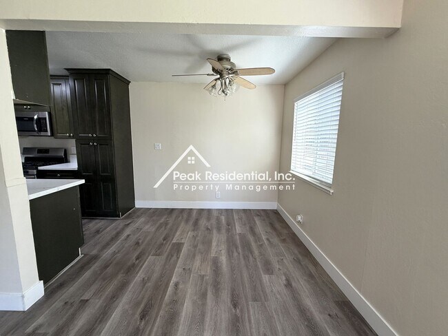 Updated 2bd 1ba Foothill Farms - Updated 2bd1ba Foothill Farms Condo With Sacramento Ca Building Photo