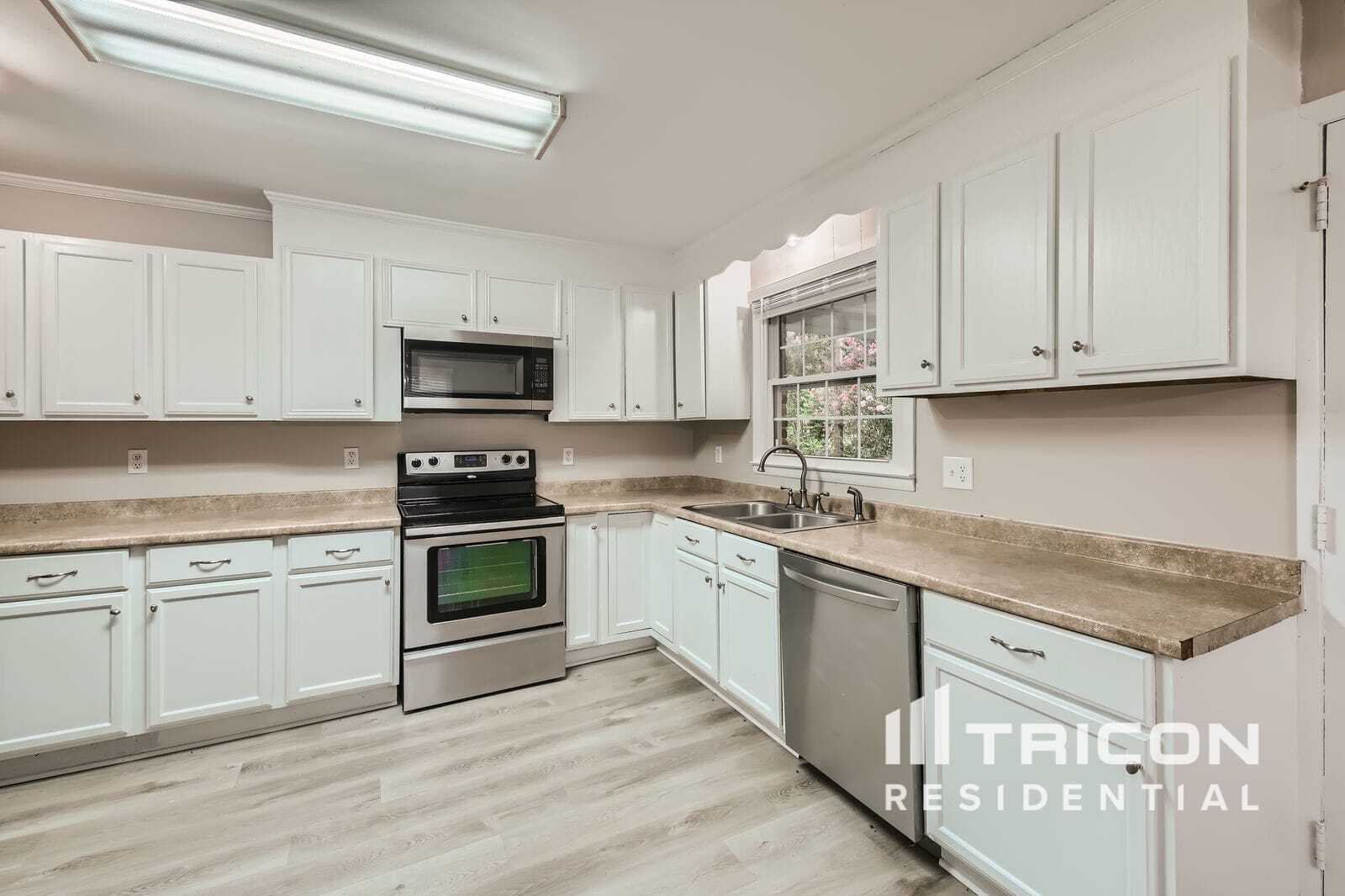 Building Photo - 3251 Deerwood Dr