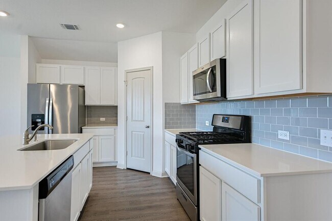 Building Photo - 115 Sweetwater Crk Ln