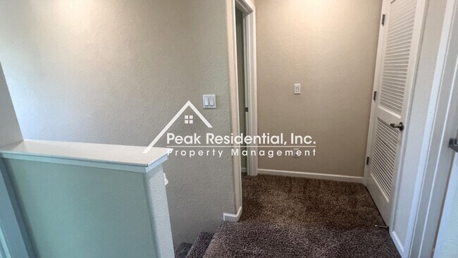 Building Photo - Updated 3bd/2.5ba Home near Cosumnes River...