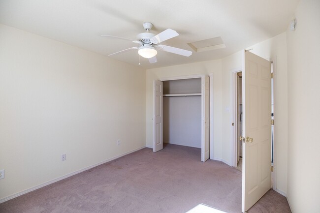 Building Photo - Private 2 bedroom, 1 bath with Fenced in B...