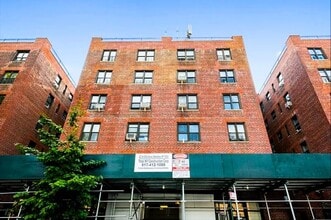 Building Photo - 420 W 206th St