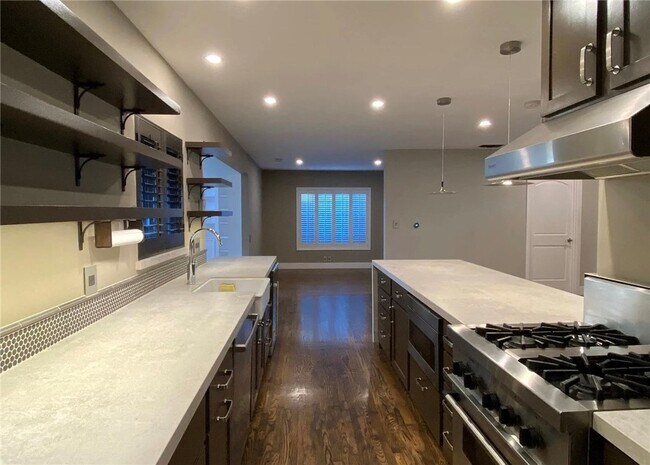 Building Photo - 349 Norumbega Dr