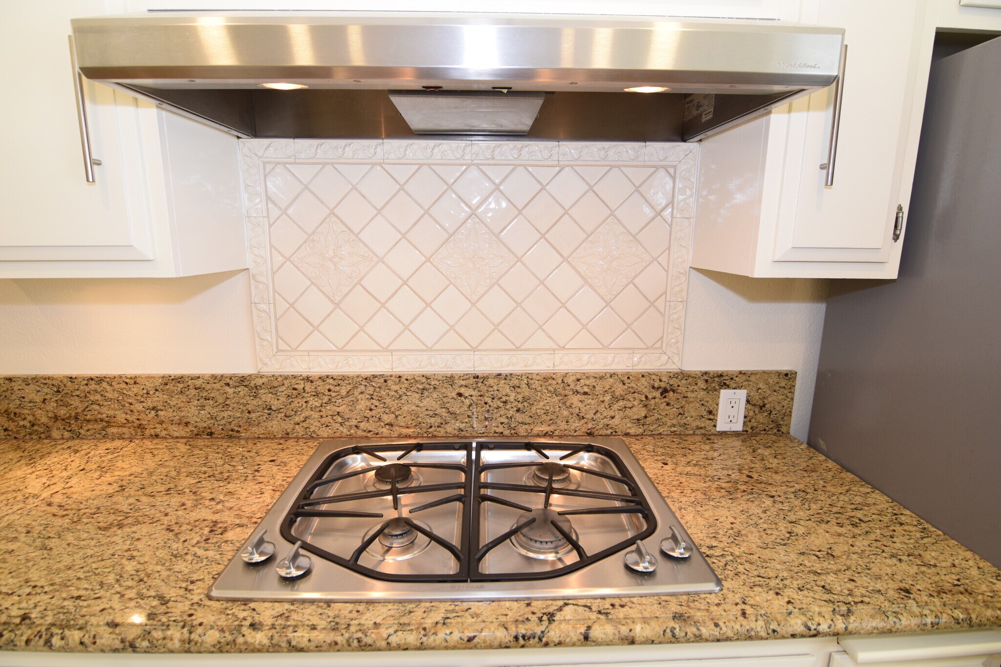 Building Photo - 13340 Maxella Ave