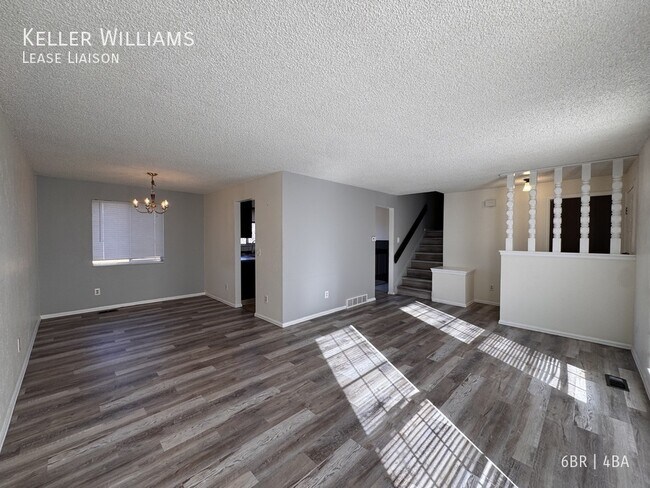 Building Photo - 277 Glenway St