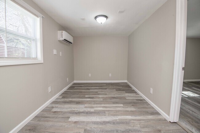 Building Photo - 912 Hotel Ave