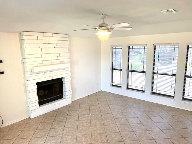 Building Photo - 15334 Barataria Dr