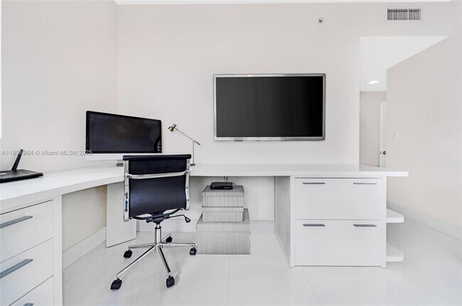 Building Photo - 253 NE 2nd St