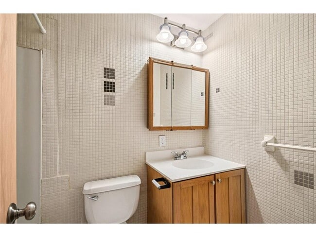 Building Photo - 2525 3rd Ave S