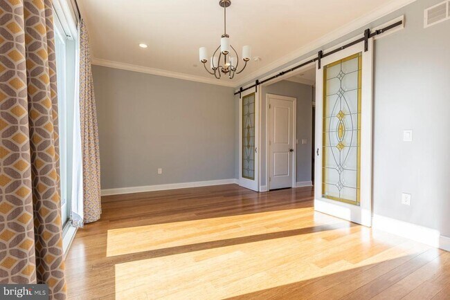 Building Photo - 153 Levering St