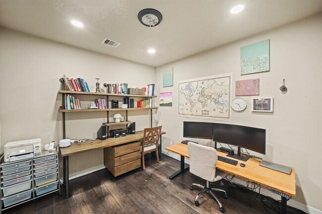 Building Photo - 5527 Mangrove Creek Ln