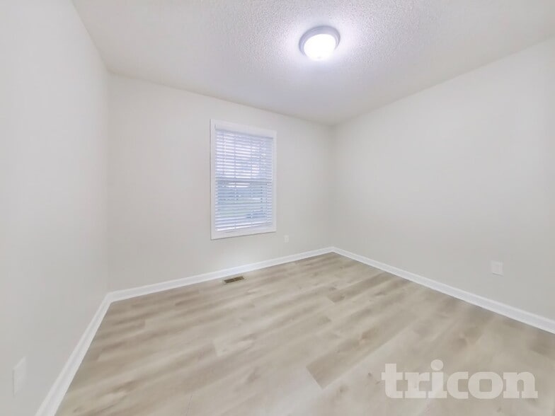 Building Photo - 173 Hawk Ln