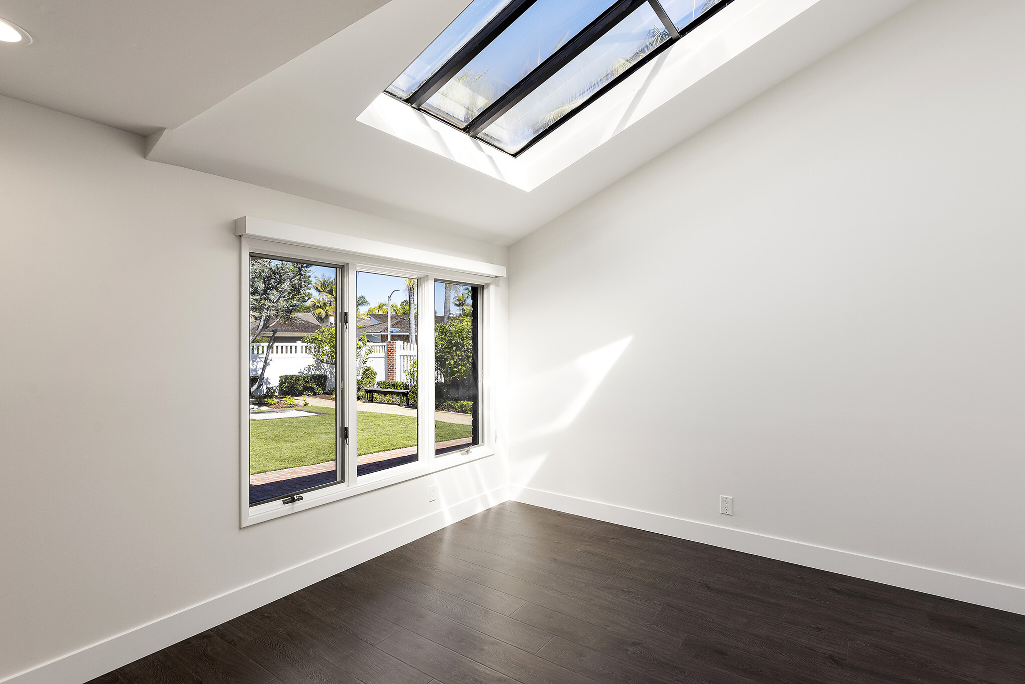 Building Photo - 1901 Altura Dr