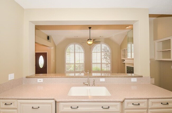 Building Photo - 46 Grants Lake Cir