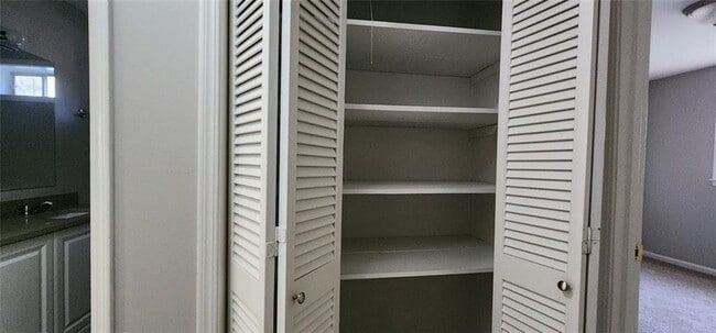 Building Photo - 401 Barbashela Dr