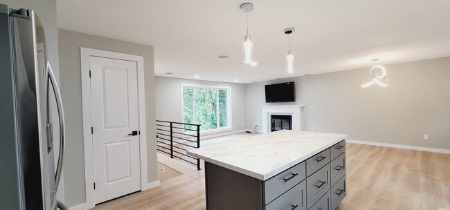 Building Photo - Stunning 4 bedroom House in an amazing location of Puyallup!