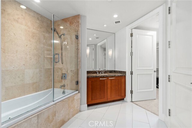 Building Photo - 5042 Scholarship