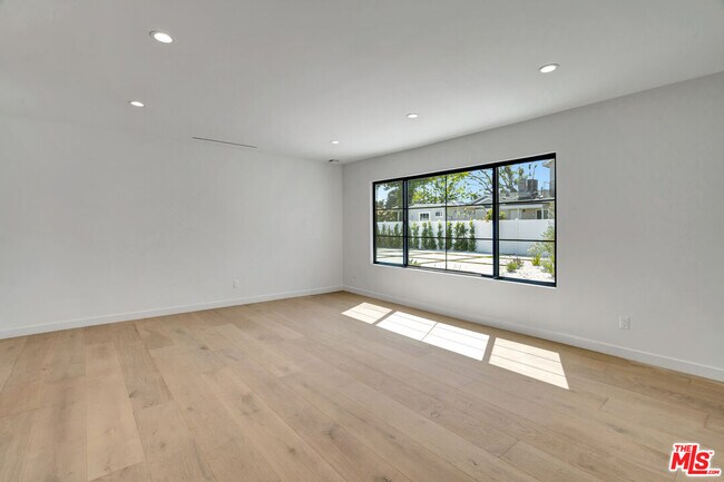 Building Photo - 18053 Erwin St