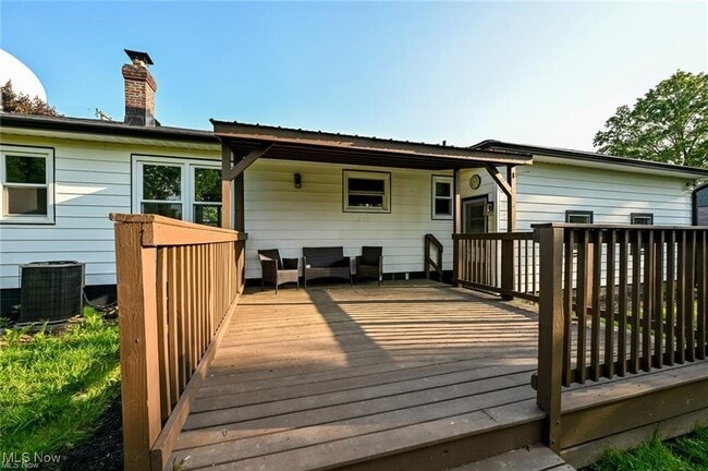 Building Photo - 357 E Paige Ave