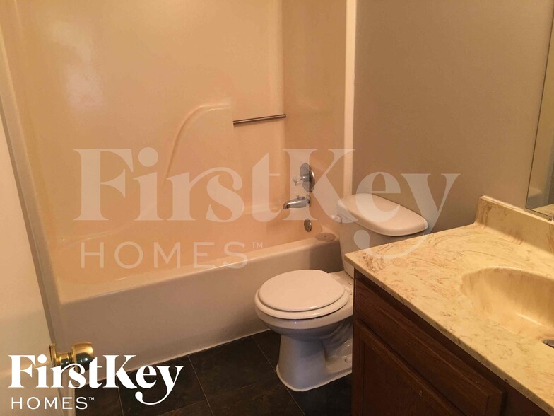 Building Photo - 5944 Bishop Dale Dr