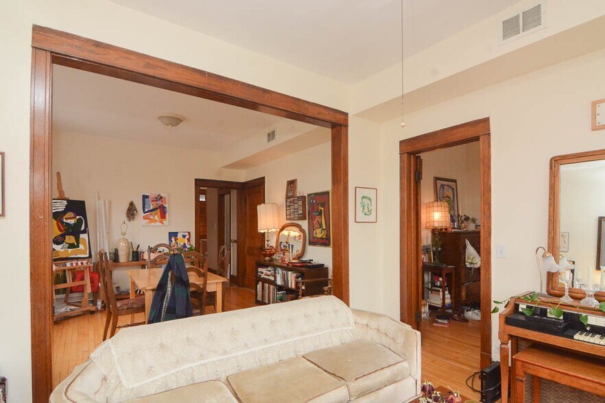 Building Photo - 2316 W Iowa St