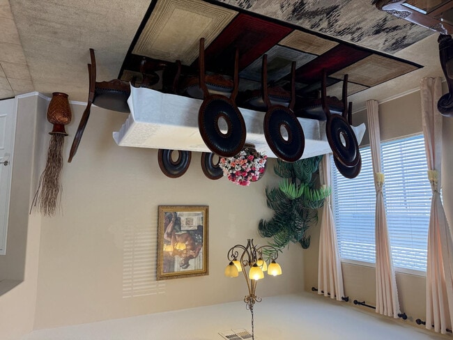 Building Photo - 1928 W Spur Dr