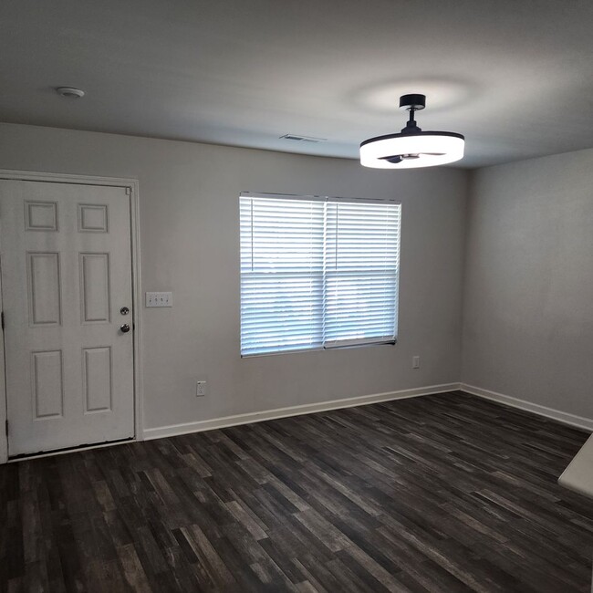 Building Photo - Almost New House for Rent in Lexington!