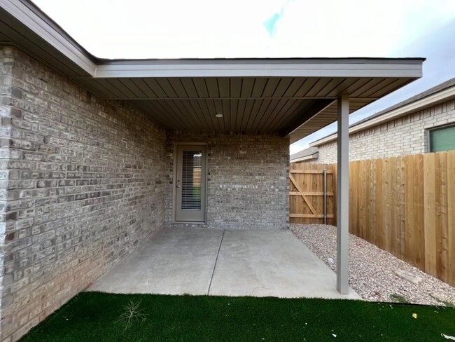 Building Photo - 3 Bedroom Home In Frenship ISD!