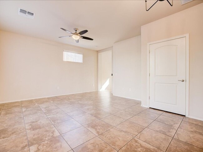 Building Photo - 3 Bedroom 2.5 Bath   $200.00 OFF FIRST FULL MONTHS RENT