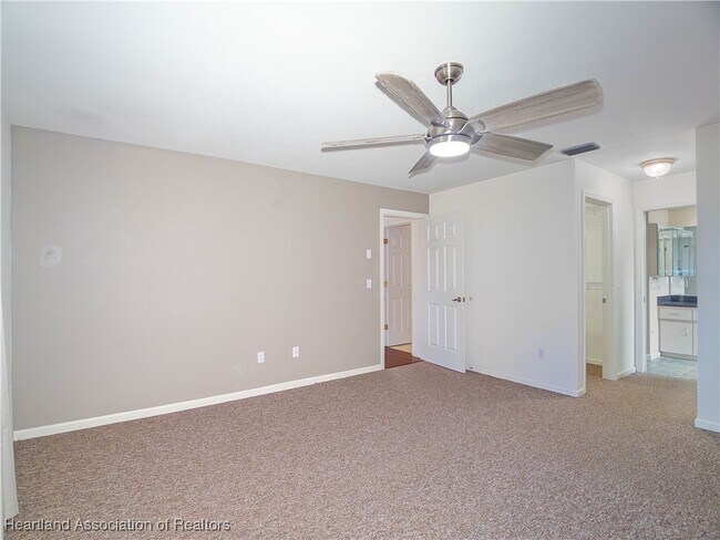 Building Photo - 2508 Manor Dr