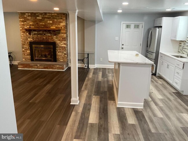 Building Photo - 5103 Acorn Dr