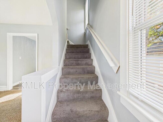 Building Photo - 903 Donald Ave