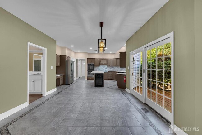 Building Photo - 4 Stults Dr