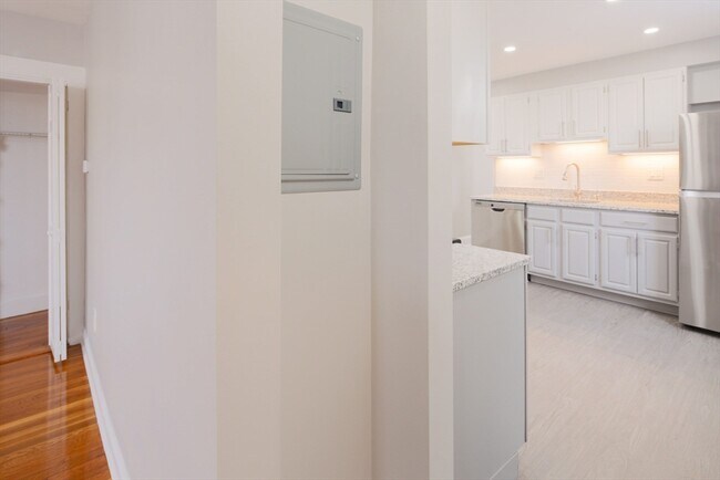 Building Photo - 259 Calvary St