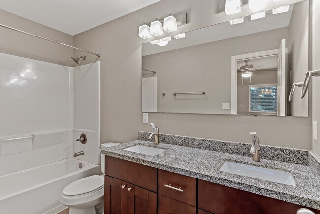 Building Photo - 128 Artesian Way