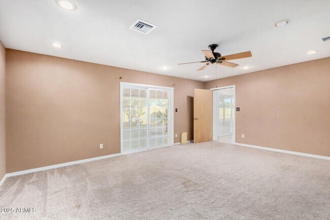 Building Photo - Spacious 5-Bedroom Home in the Heart of Sc...