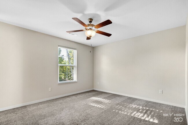 Building Photo - 530 Highland Ave