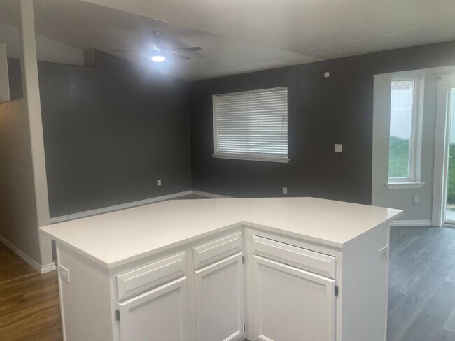 Building Photo - 3747 S McGuire Pl