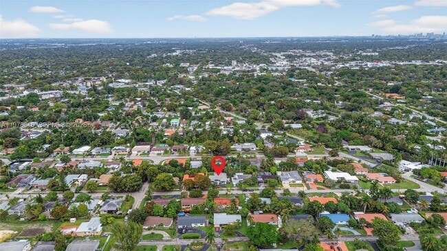 Building Photo - 425 NE 114th St