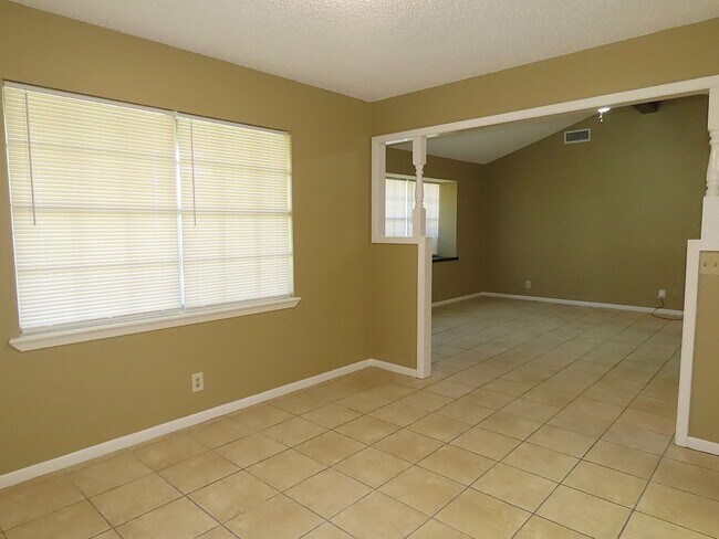 Building Photo - 11782 S Hillcreek Rd