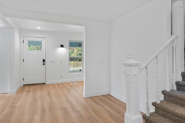 Building Photo - 89 Maple St