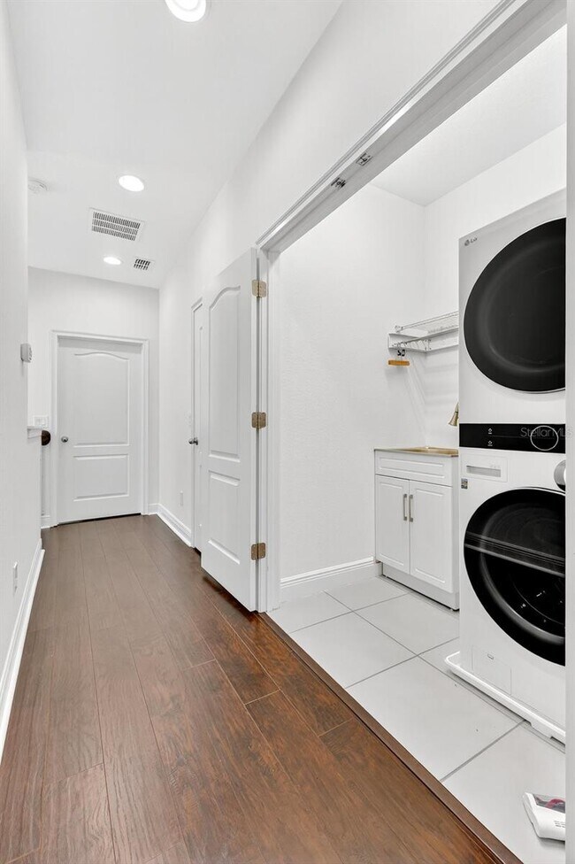 Building Photo - 8443 Karrer Ter