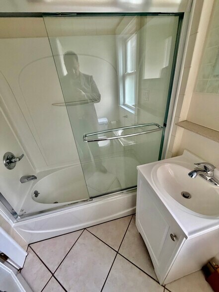 Building Photo - 20 Jervis Rd