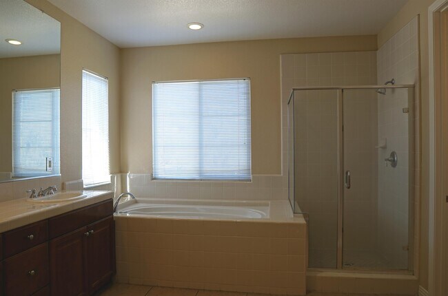 Building Photo - 35579 Domani Dr